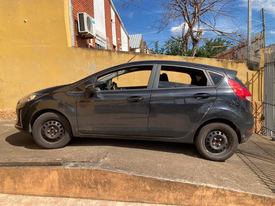 FORD FIESTA 1.6 TI-VCT FLEX SE PLUS POWERSHIFT FORD FIESTA 1.6 TI-VCT FLEX SE PLUS POWERSHIFT